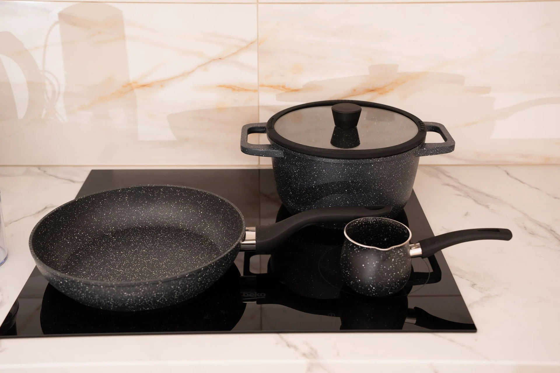 Hob and cookware