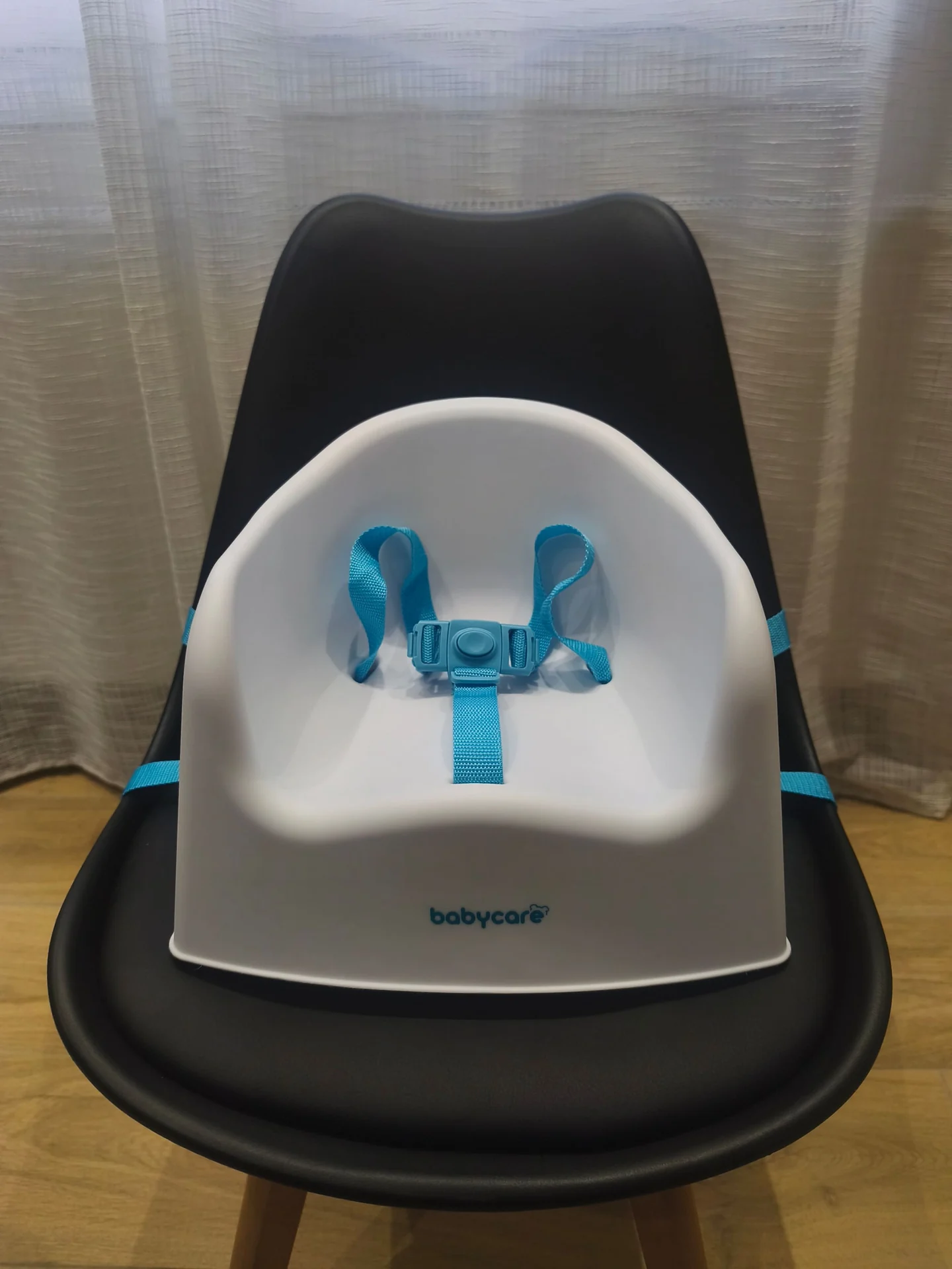Booster seat for mealtimes